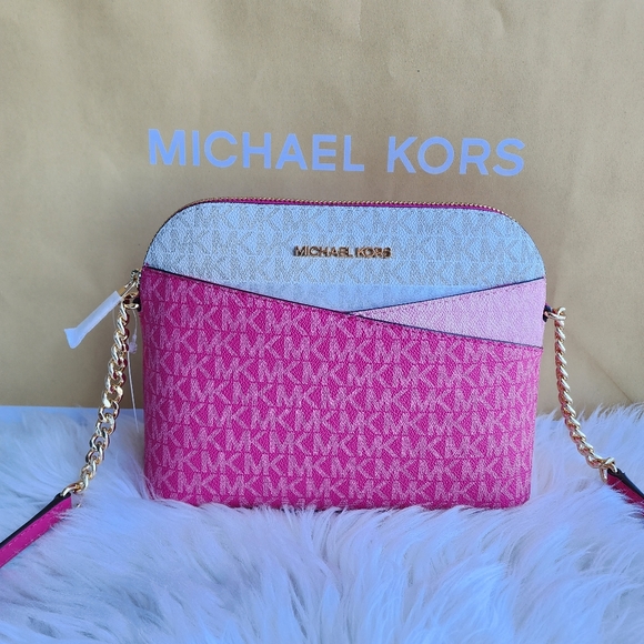 Michael Kors Handbags - 👛🎁Crossbody michael kors original brand new with tag